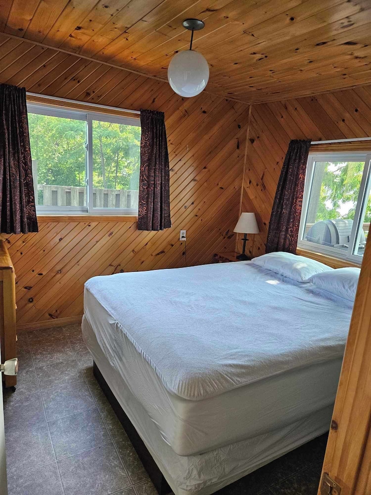 Deluxe Cottage, 3 Bedrooms, Lake View photo 2