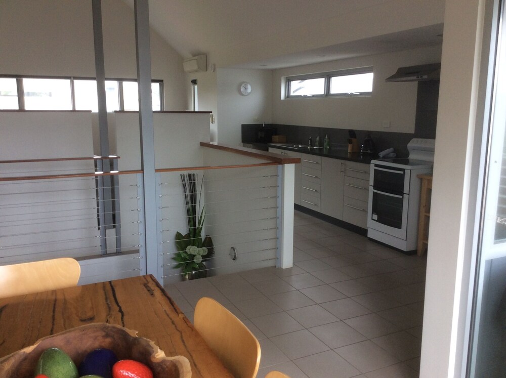 "Lockyer":  2-Bed/2-Bath Apartment photo 3