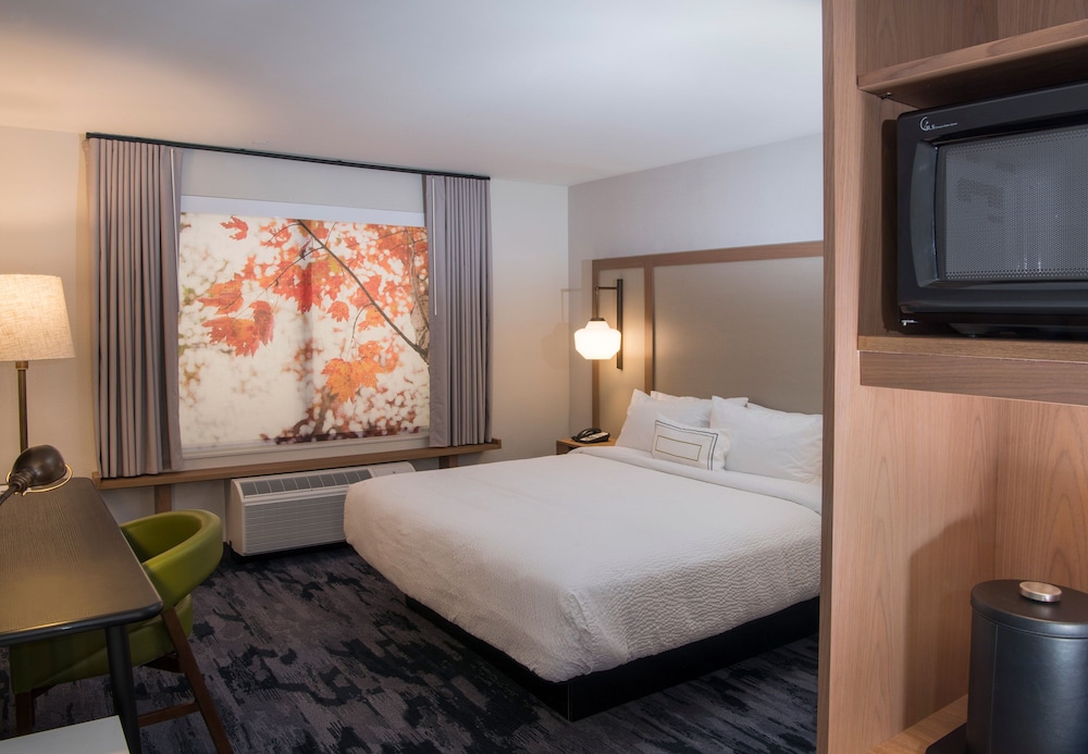 Room, 1 King Bed, Harbor View (Hearing Accessible) photo 2