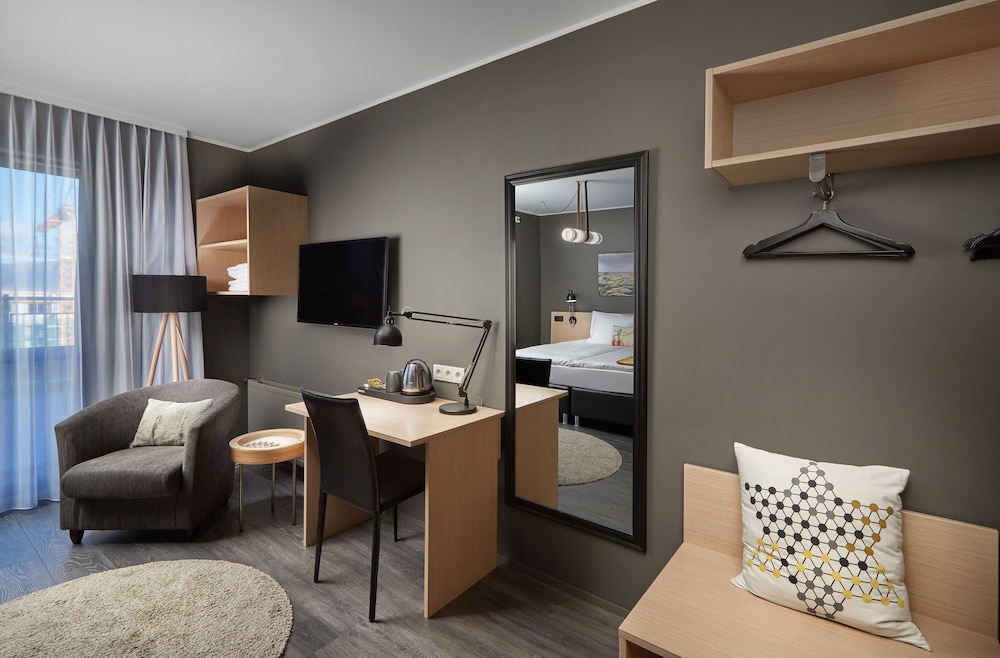 King Deluxe Room with Balcony photo 3