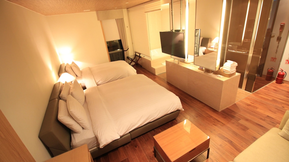 Deluxe Twin Room, Bathtub (check-in available until 11 pm) photo 3