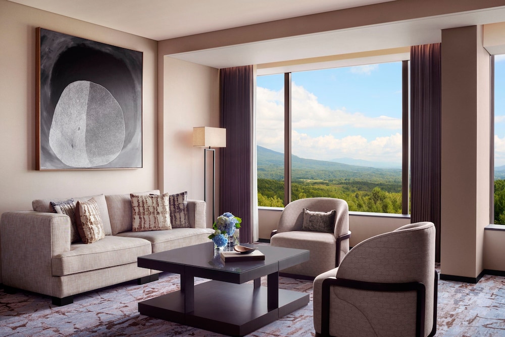 Suite, 1 Bedroom - Photo 1
