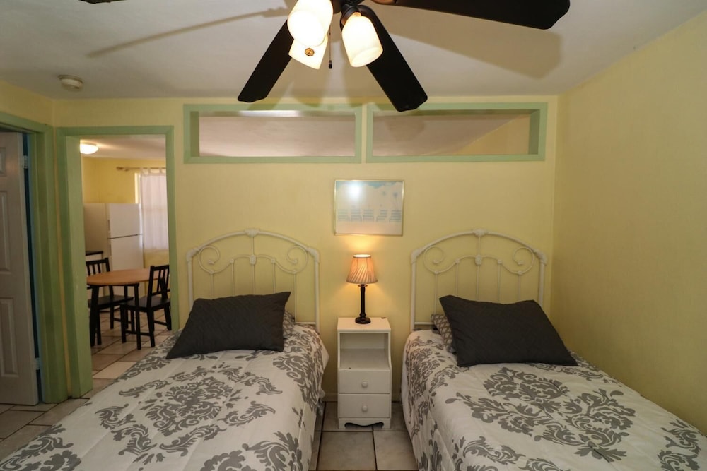 Studio with 2 Twin Beds and Sofabed photo 1
