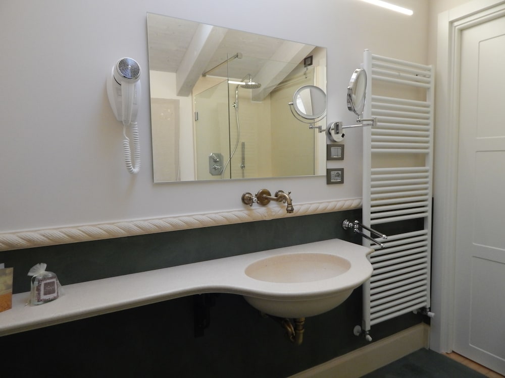 Grand Double Room, 1 King Bed, Garden View (Leccino) photo 2