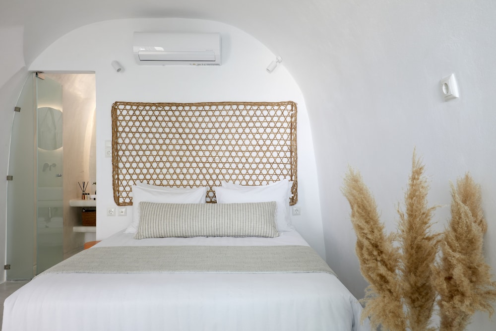 Honeymoon Suite (with indoor heated jetted tub)