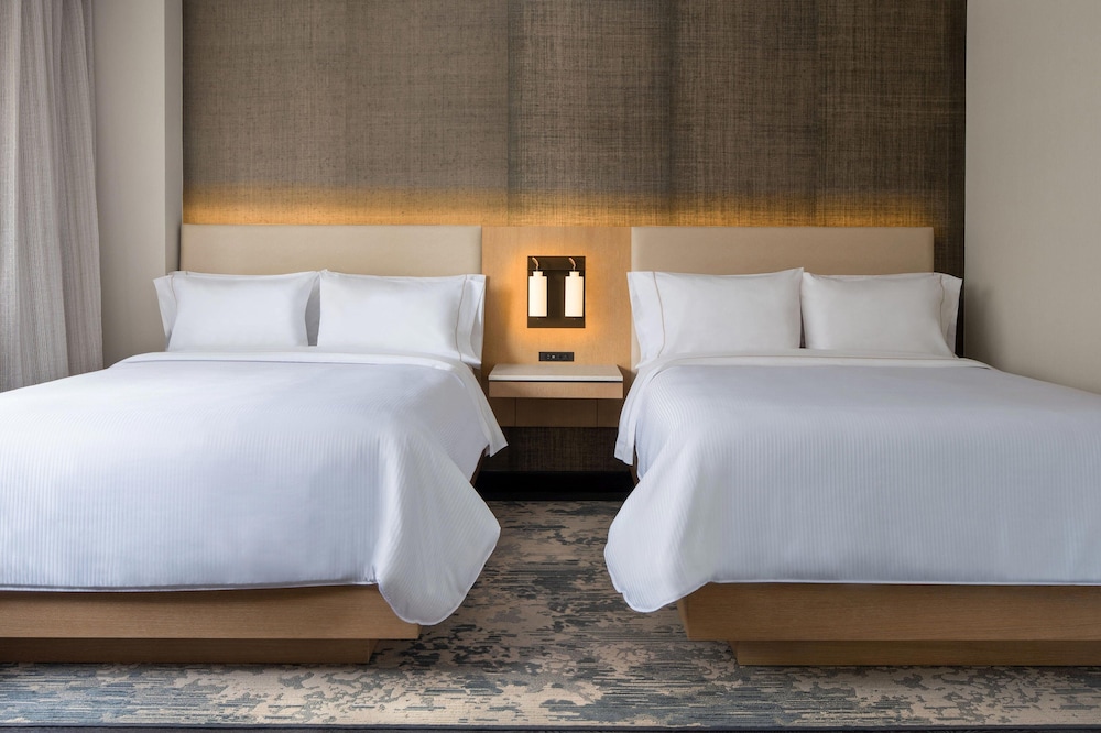 Deluxe Room, 2 Queen Beds - Photo 3