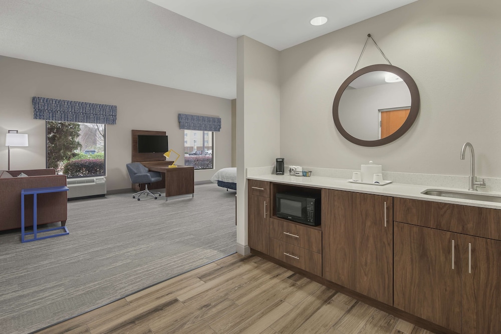 Suite, 1 King Bed, Accessible, Non Smoking - Photo 2