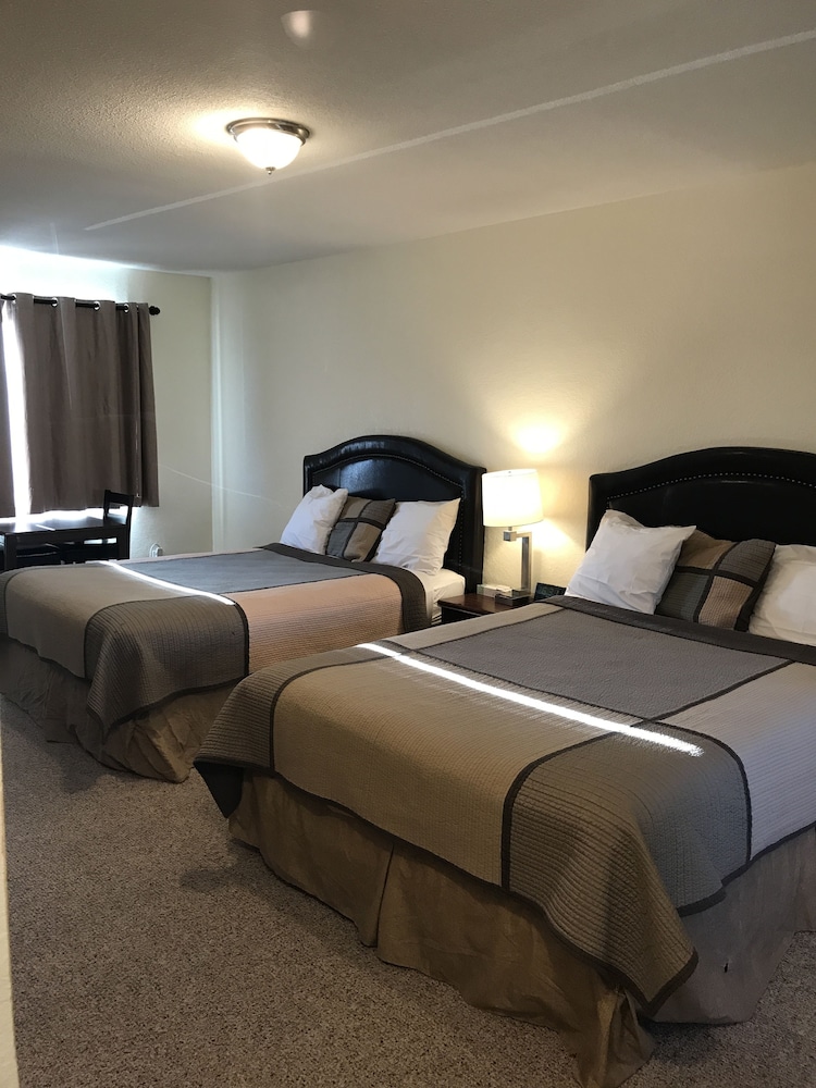 Family Room, 2 Queen Beds photo 1