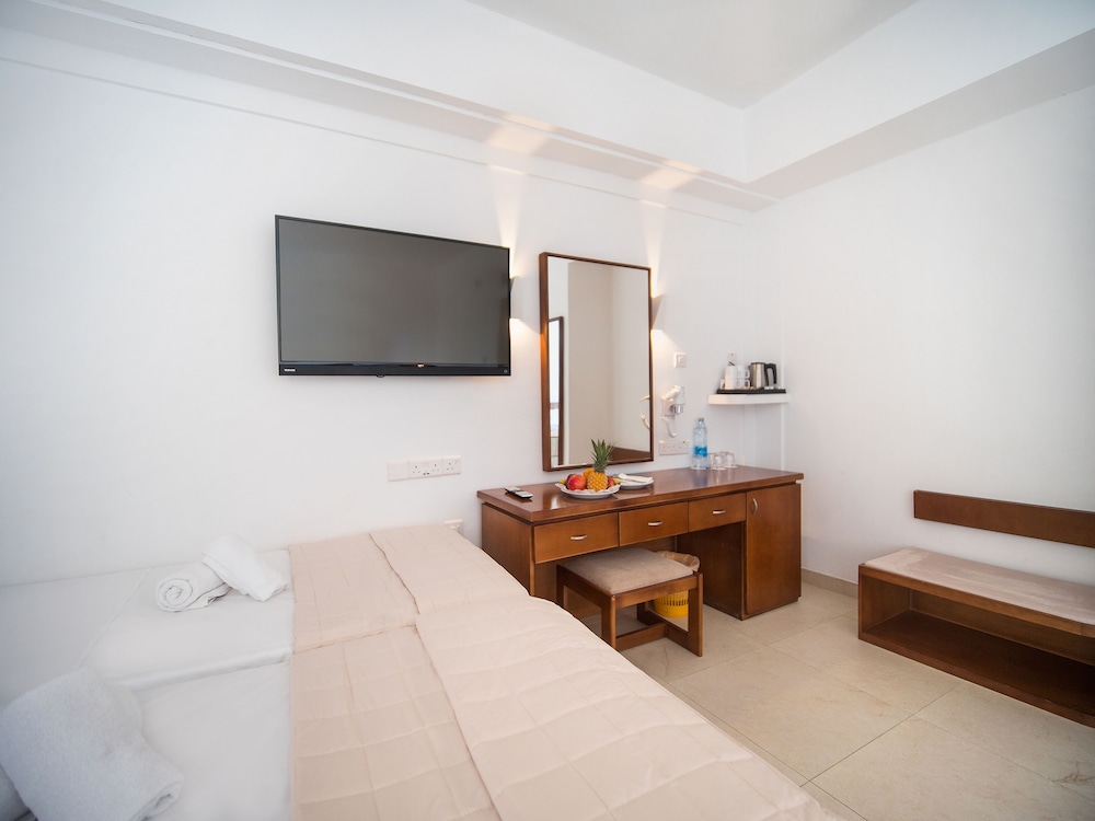 Family Room - Photo 9