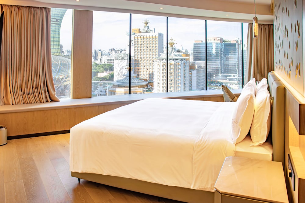 Diamond (Treasure Island) Suite