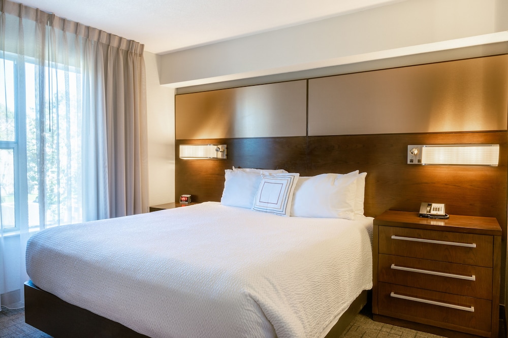 Suite, 1 Bedroom - Photo 2