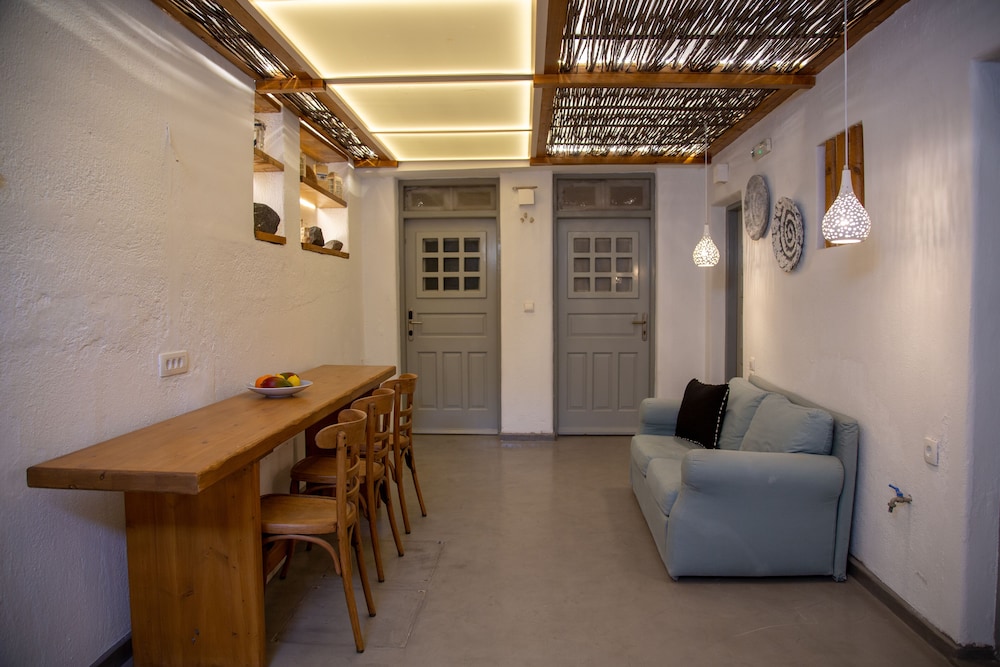 Standard Double or Twin Room (Semi Basement)