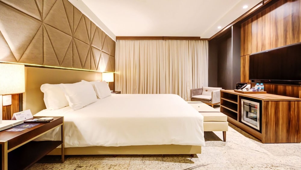 Deluxe Room, 1 Bedroom, Pool View - Photo 4