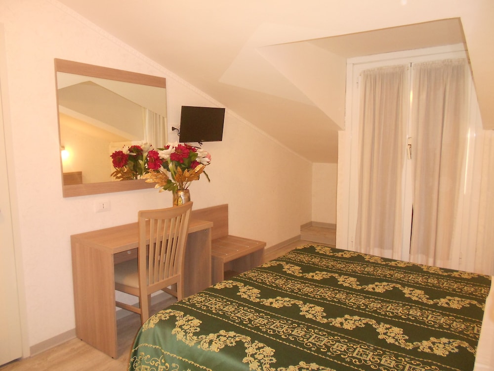 Basic Single Room photo 1