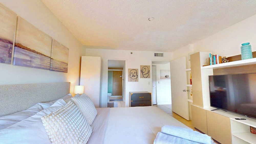 Condo, 1 Bedroom photo 2
