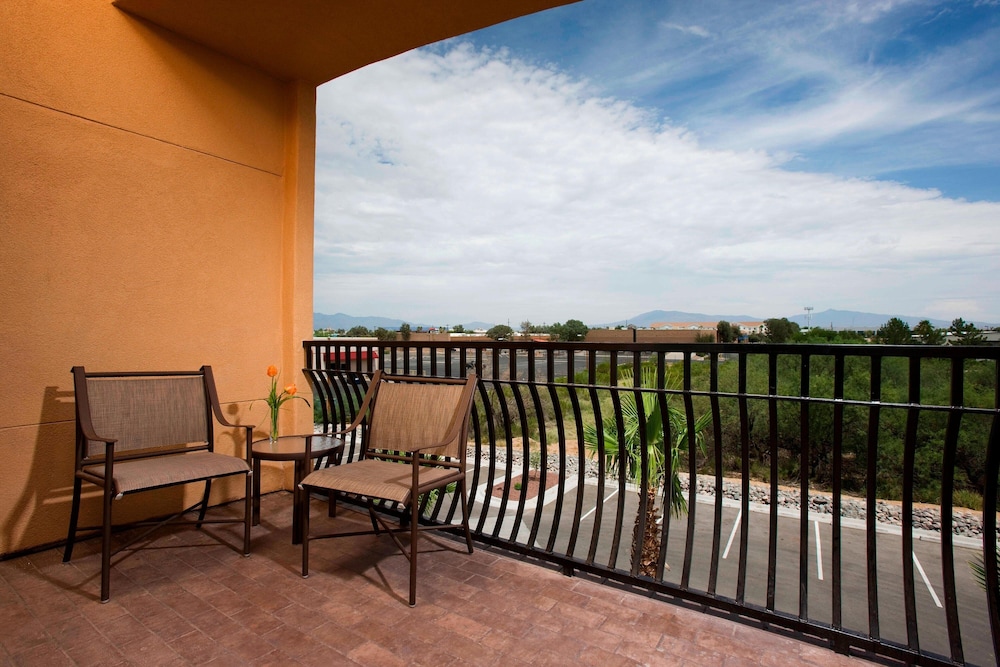 Studio Suite, 1 King Bed with Sofa bed, Balcony (Mobility/Hearing Accessible, Tub) photo 1