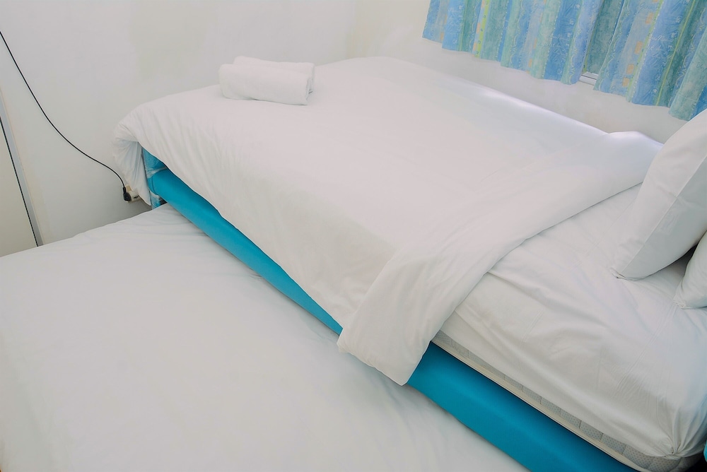 Room - Photo 12
