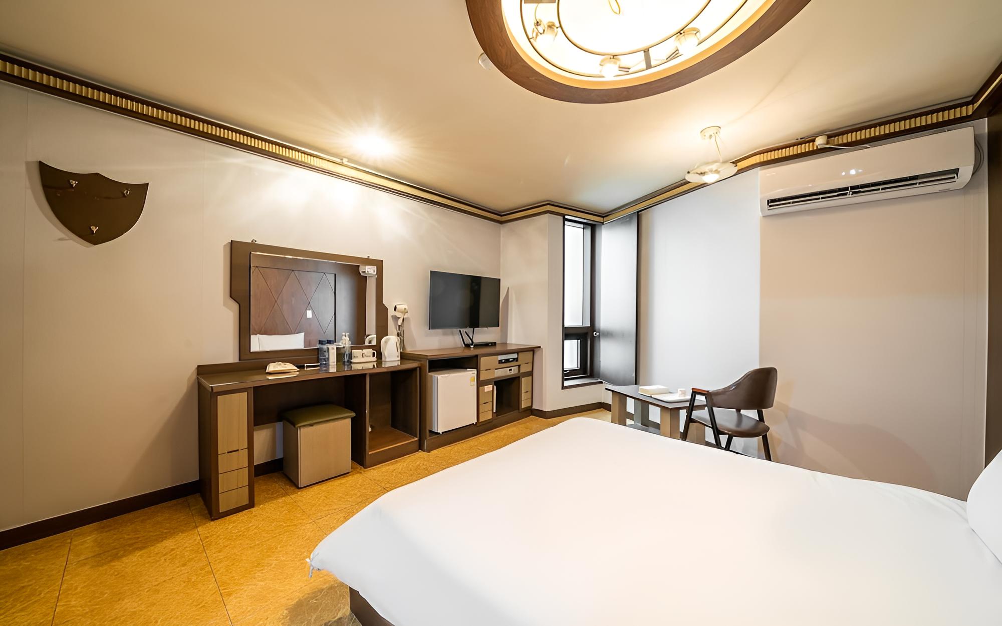 Room (Standard Room) - Photo 1