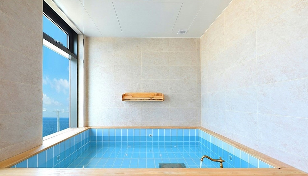 Duplex, Sea View (A # 301) photo 3