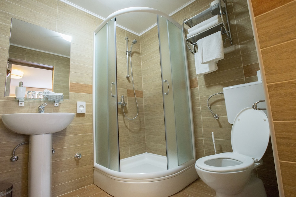 Standard Double Room - Photo 5
