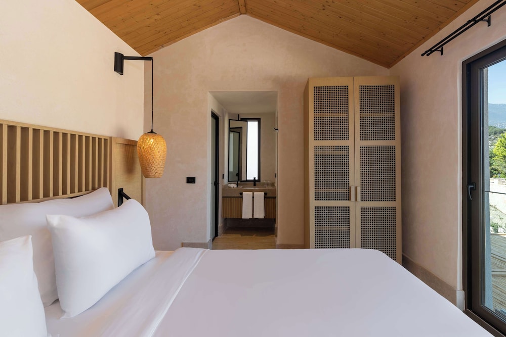 Suite, Non Smoking, Private Pool (Mezzanine) - Photo 4