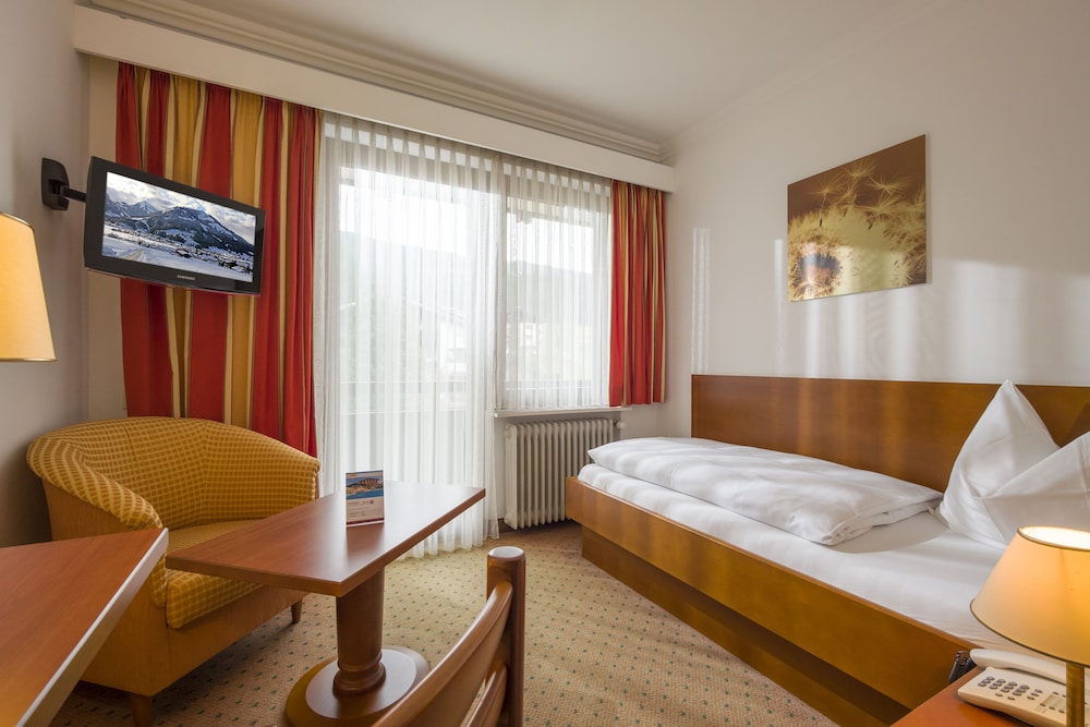 Standard Single Room, 1 Twin Bed, Balcony, Mountain View