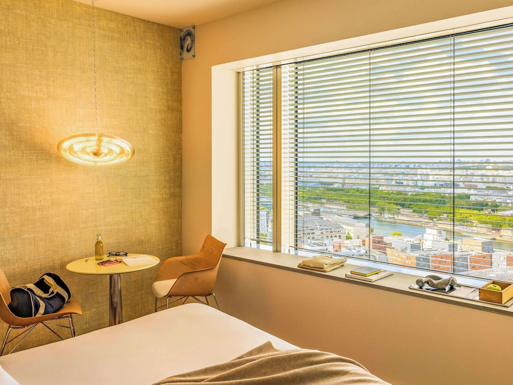 Executive Room, 1 King Bed (Paris and Seine seen from above) photo 1