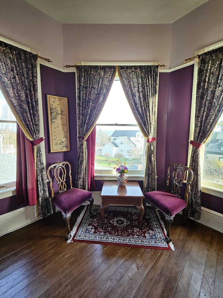 Traditional Room, 1 King Bed photo 2