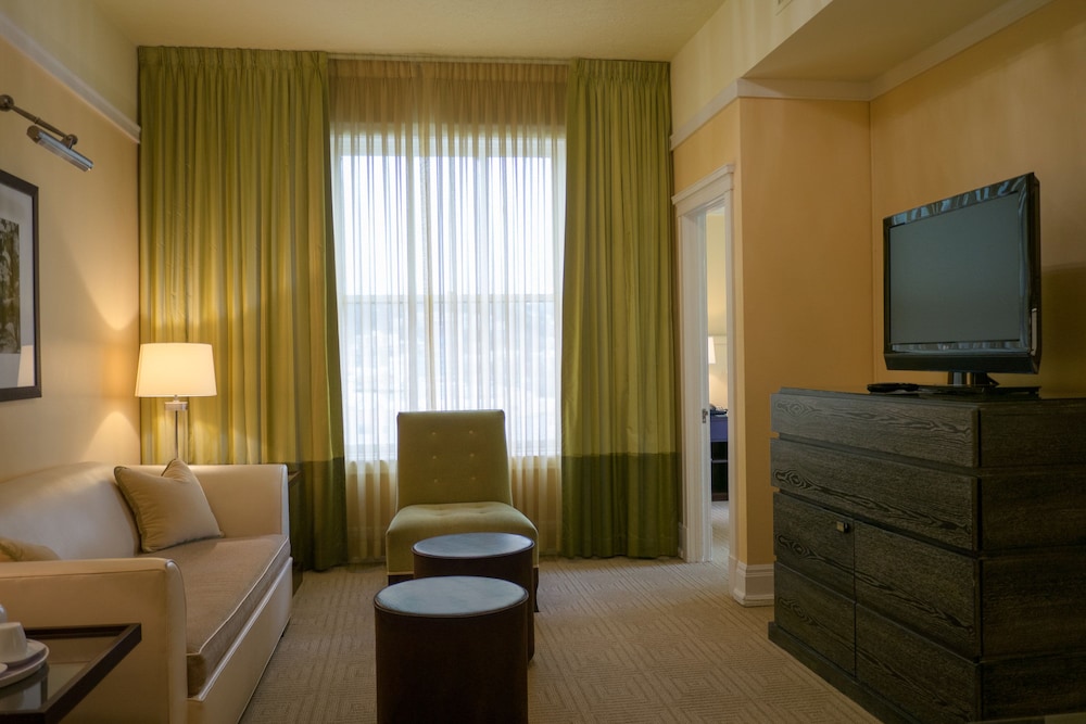 Premier Suite, 1 King Bed with Sofa bed - Photo 2