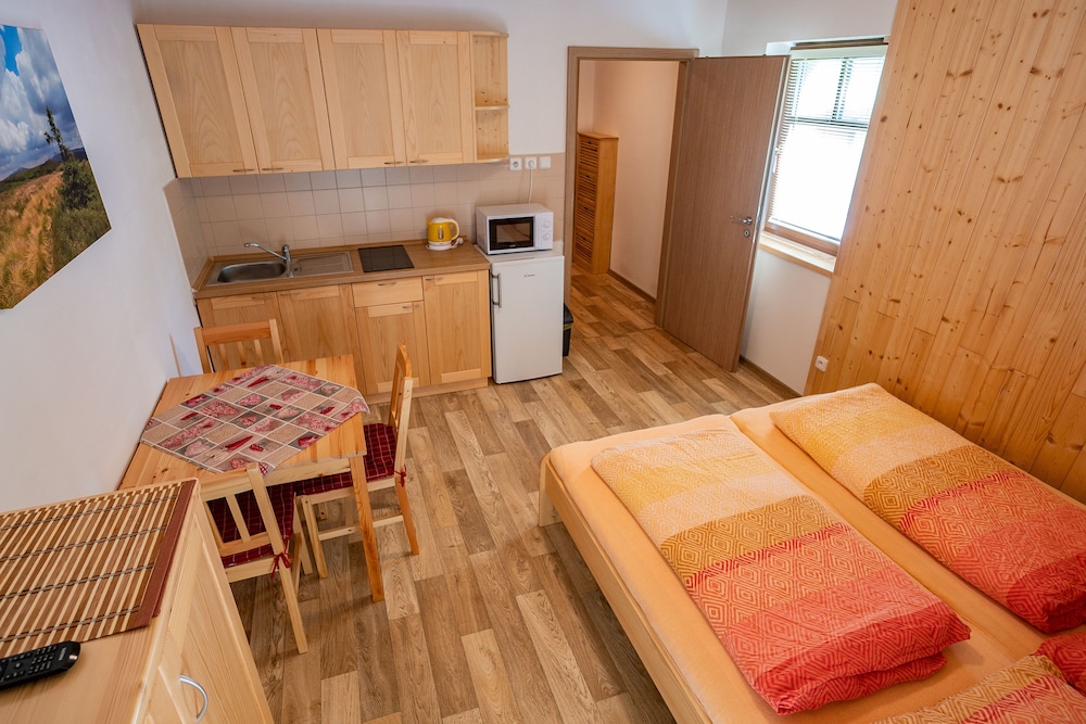 Studio, Balcony (Apt 5)