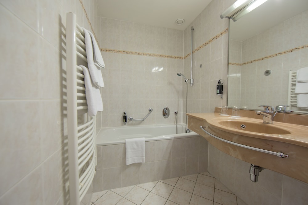 Double Room, Balcony, City View - Photo 9