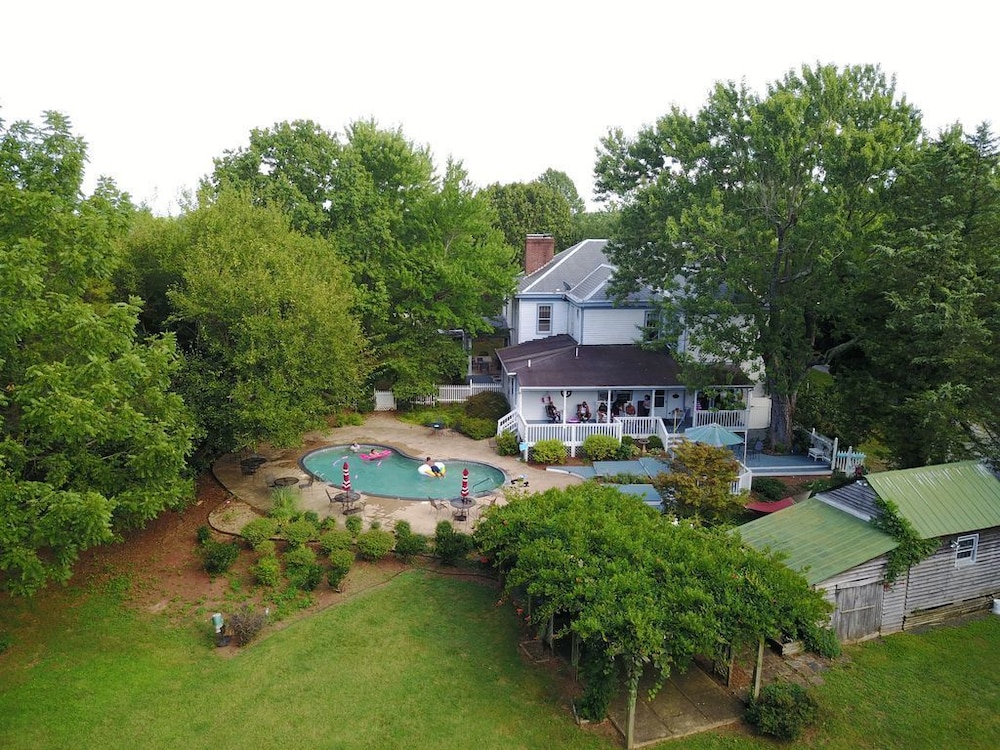 Chalet, Multiple Beds (7 BR Manor Near Appomattox and Lynchb) photo 3