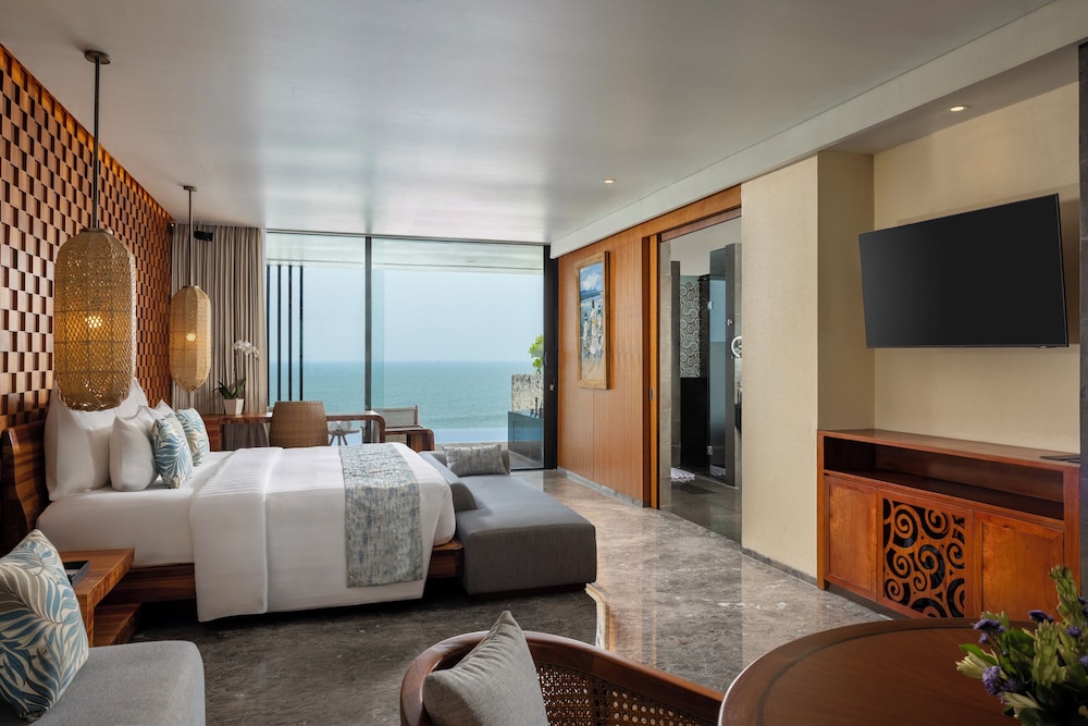 Horizon Pool Suite photo 2