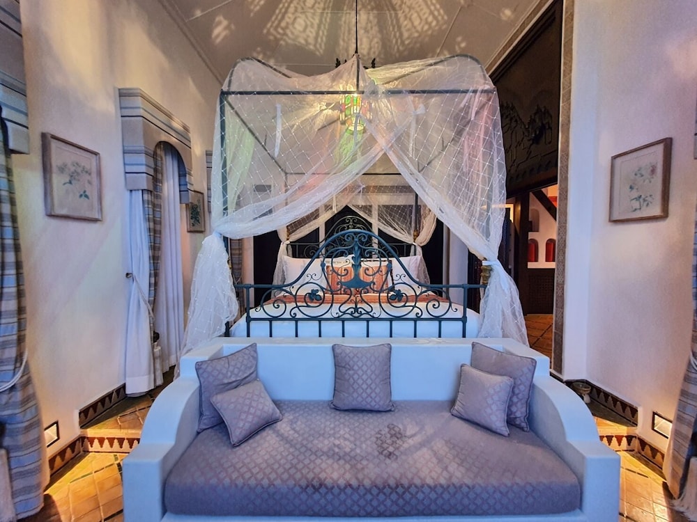 One Bedroom Morocccan Beachfront Villa - Photo 3