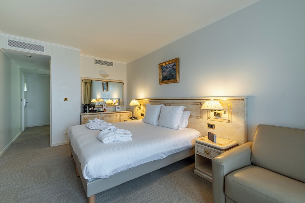 Comfort with sea and mountain views - Photo 2
