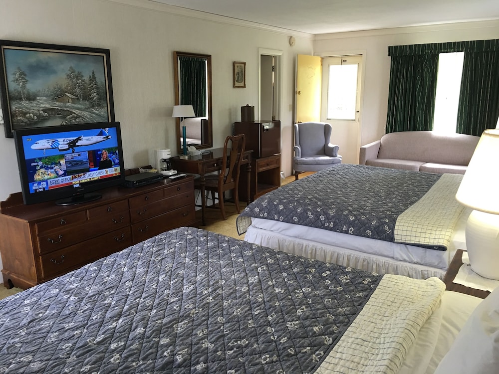 Deluxe Room, 2 King Beds photo 1