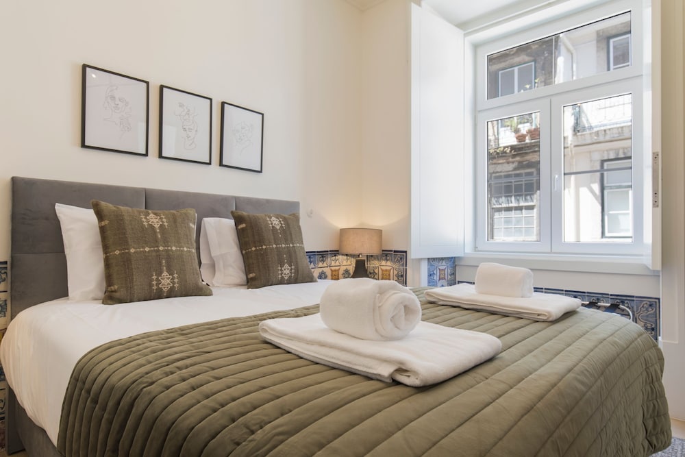 City Apartment, Multiple Beds, Kitchen, City View photo 3