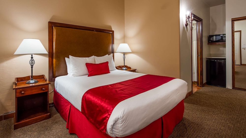 Standard Room, 1 Queen Bed, Non Smoking, Refrigerator & Microwave (with Sofabed) - Photo 5