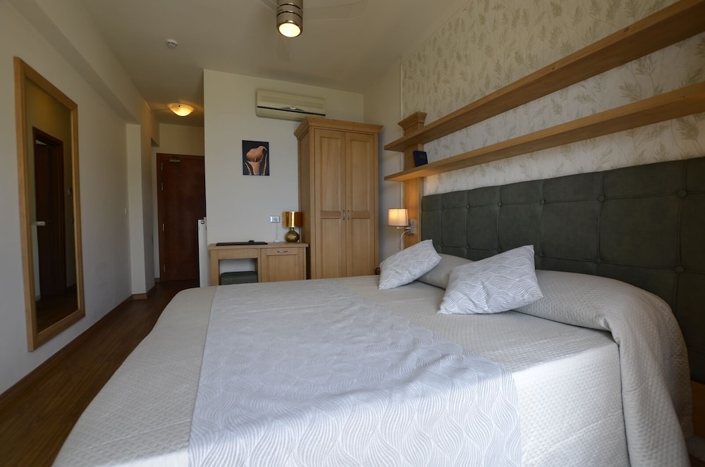 Family Double or Twin Room - Photo 3