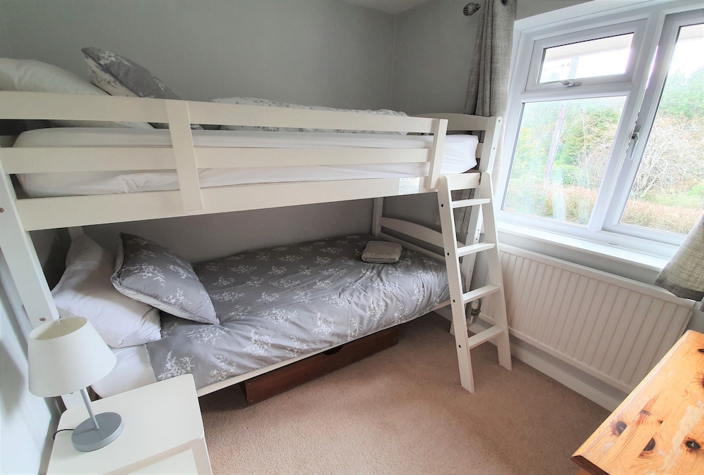 House (6 Bedrooms) photo 2