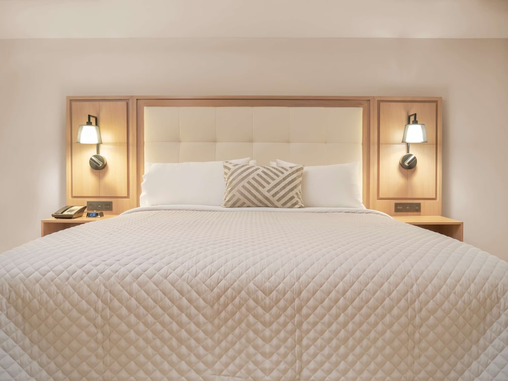 Junior Suite, 1 King Bed - Photo 2