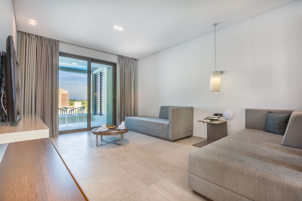 Executive Suite with Two Bedrooms Pool or Sea view - Photo 6