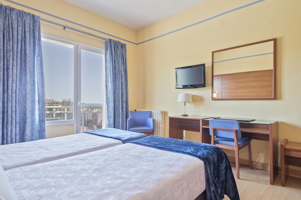 Habitación Doble, con Balcón y Bañera, Vista Parcial al Mar
