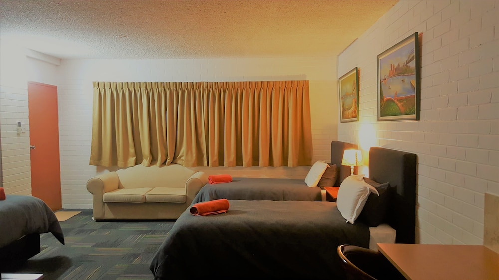 Deluxe Family Suite photo 2