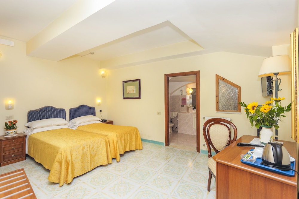Basic Double Room photo 3