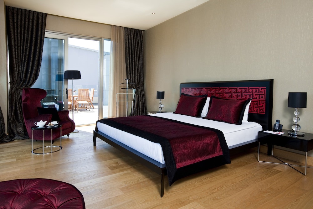 Presidential Room, 1 King Bed, Non Smoking photo 3