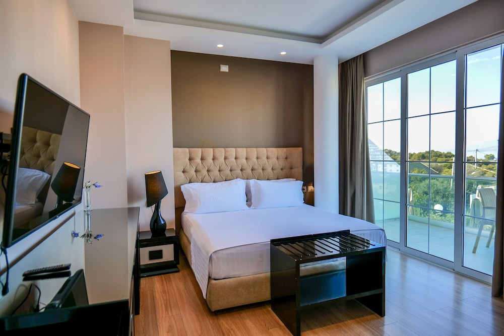 Family Room, 2 Bedrooms, Balcony