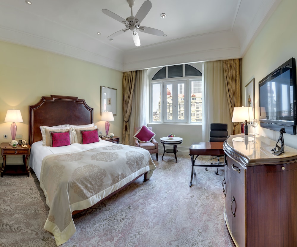 Luxury Grande Room City View King Bed