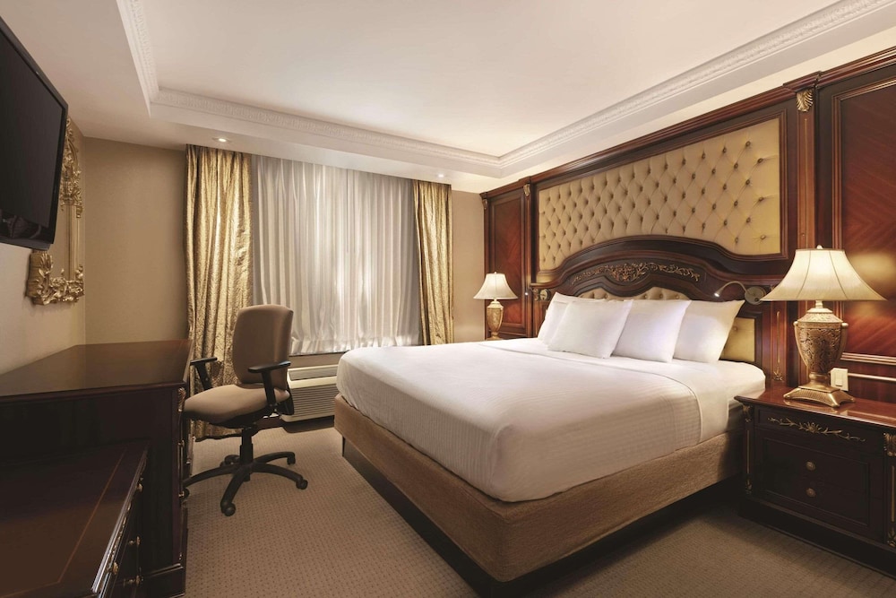 Suite, Multiple Beds, Non Smoking - Photo 2