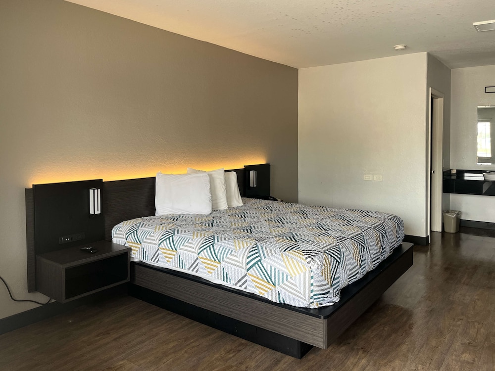Standard Room, 1 Queen Bed, Accessible, Non Smoking photo 3